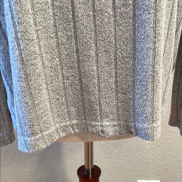 TED BAKER Chic Gray V-Neck Sweater with Stripes Sz Sm - Picture 3 of 7